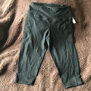 VS sport crop leggings with side pocket sz med